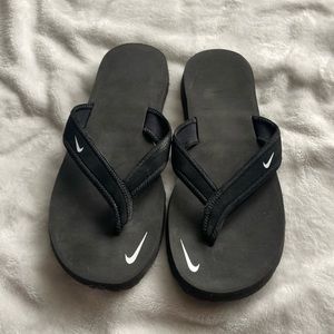 Black Nike sandals size 8 for women